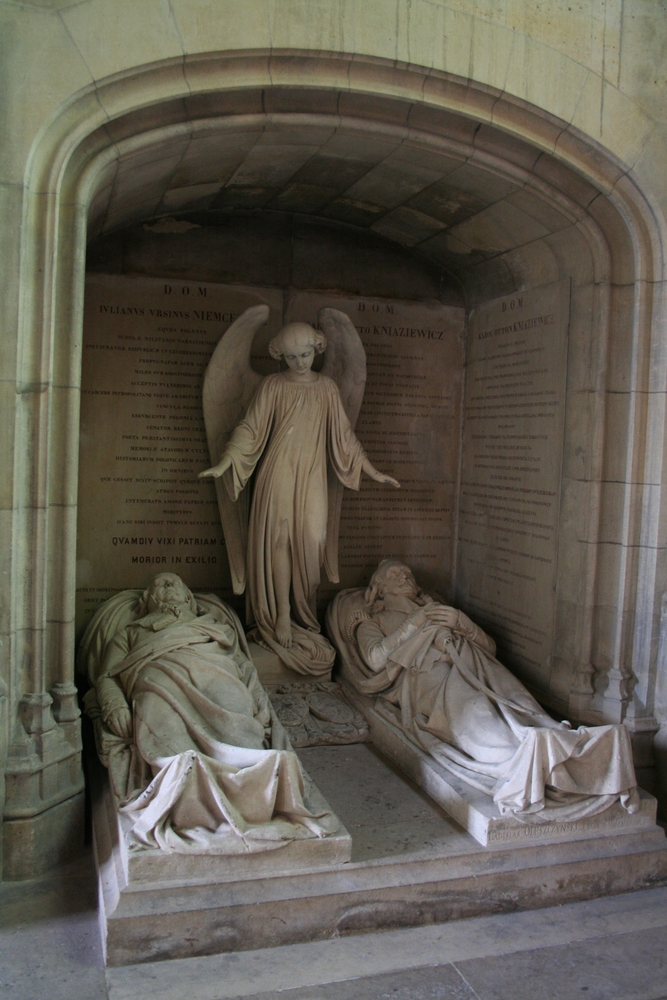 Fotografia przedstawiająca Monument to General Karol Kniaziewicz and Julian Ursyn Niemcewicz in Montmorency