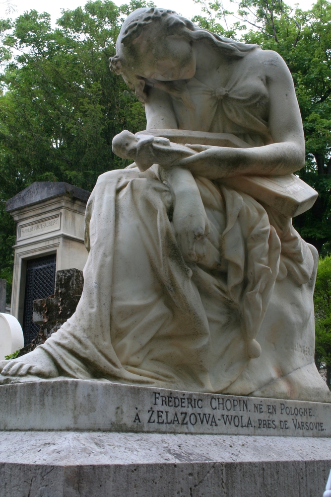 Fotografia przedstawiająca Tombstone of Frédéric Chopin by Jean-Baptiste Clésinger in Paris