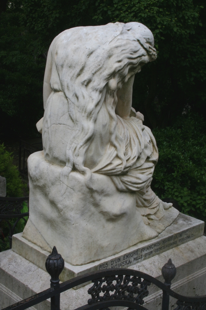 Fotografia przedstawiająca Tombstone of Frédéric Chopin by Jean-Baptiste Clésinger in Paris