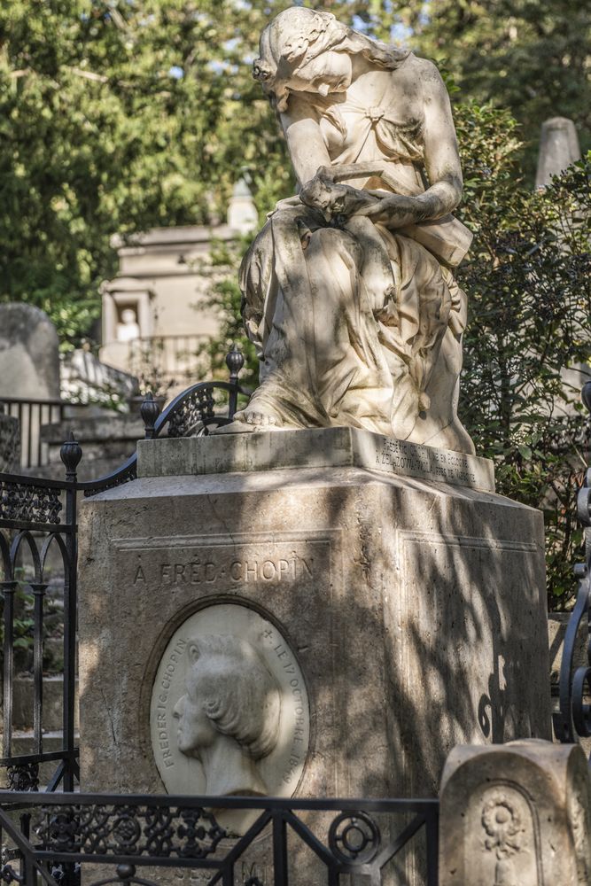 Fotografia przedstawiająca Tombstone of Frédéric Chopin by Jean-Baptiste Clésinger in Paris