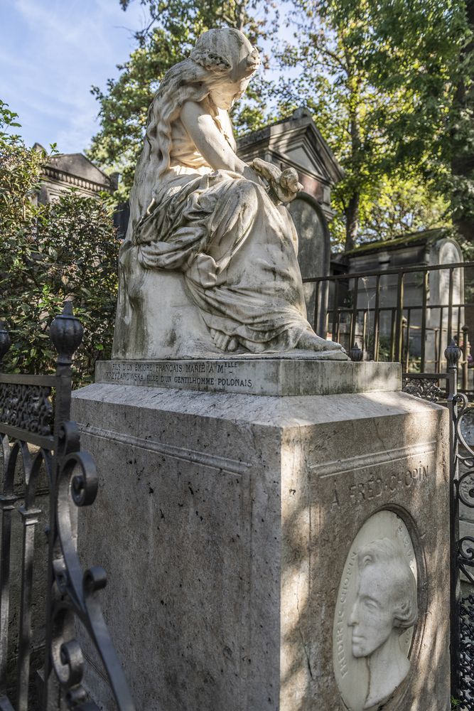 Photo showing Tombstone of Frédéric Chopin by Jean-Baptiste Clésinger in Paris