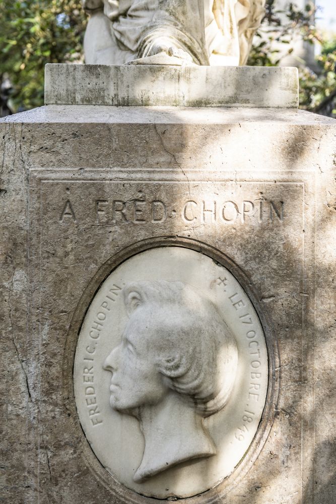 Fotografia przedstawiająca Tombstone of Frédéric Chopin by Jean-Baptiste Clésinger in Paris