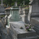 Fotografia przedstawiająca Nagrobek Constantina Guysa autorstwa Cypriana Godebskiego na cmentarzu Pantin w Paryżu