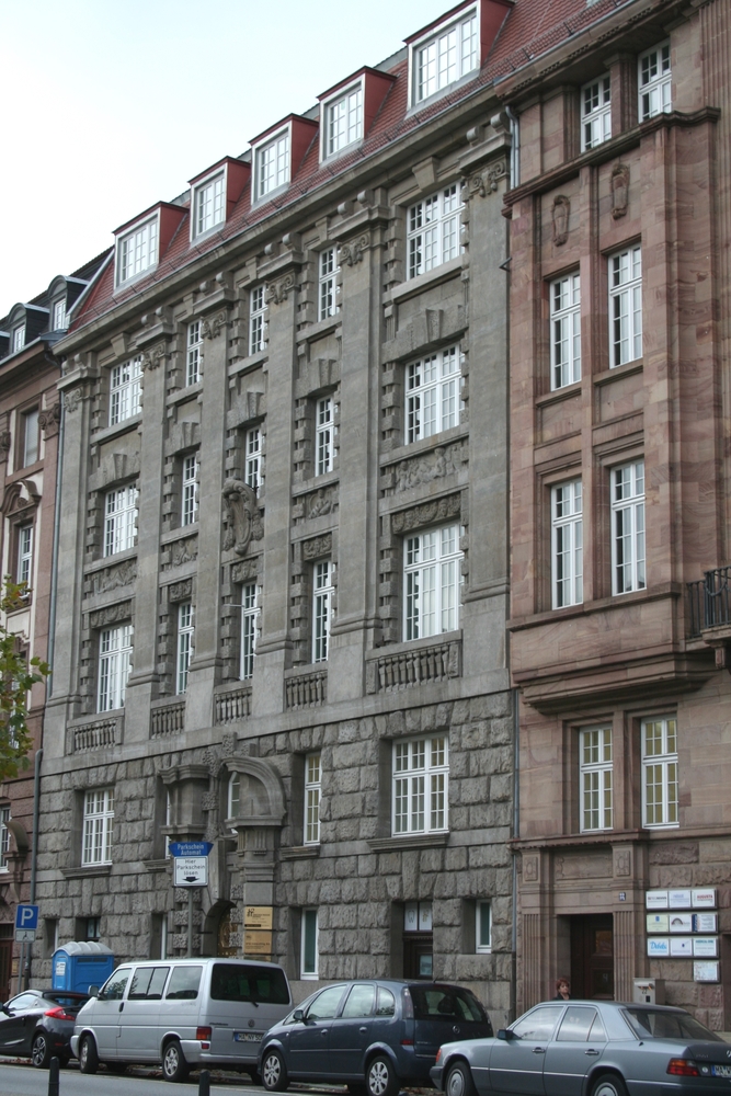 Fotografia przedstawiająca Residential and office building in Mannheim, formerly Nahrungsmittelindustrie-Berufsgenossenschaft