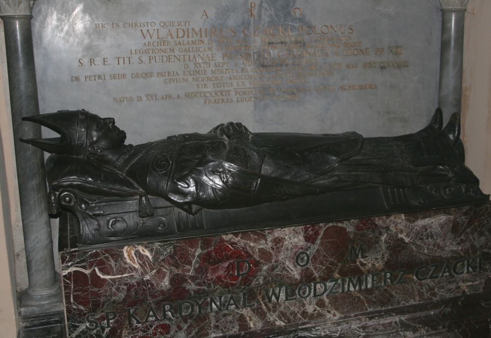 Photo montrant Tombstone of Cardinal Włodzimierz Czacki in the church of Santa Pudenziana in Rome