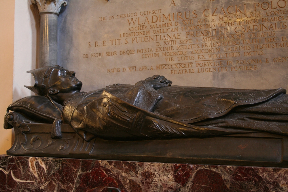 Photo montrant Tombstone of Cardinal Włodzimierz Czacki in the church of Santa Pudenziana in Rome