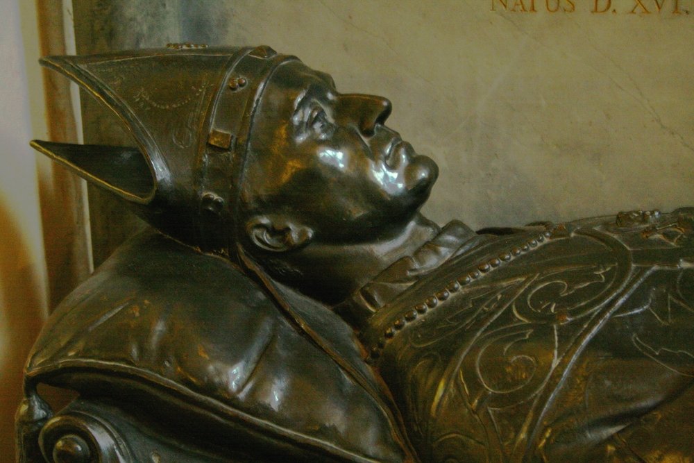 Fotografia przedstawiająca Tombstone of Cardinal Włodzimierz Czacki in the church of Santa Pudenziana in Rome