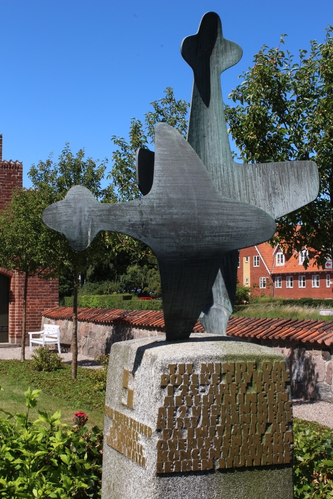 Fotografia przedstawiająca Polish Airmen Monument in Slaglille