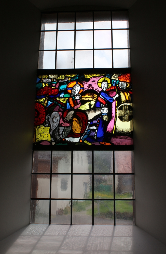 Fotografia przedstawiająca Stained glass windows by Jan J. Janczak in St. Joseph\'s Church in Oberhof