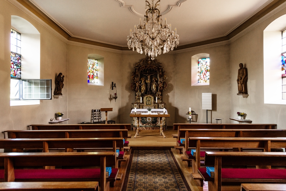 Photo montrant Stained glass windows by Jan Janczak in the Chapel of St Joseph in Oberhof