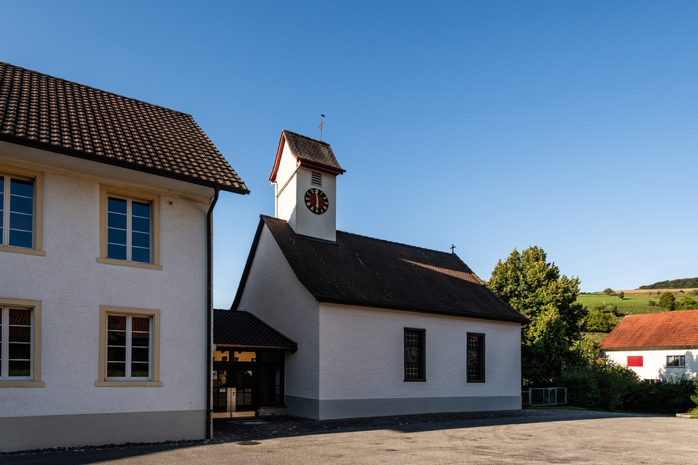 Photo montrant Stained glass windows by Jan Janczak in the Chapel of St Joseph in Oberhof