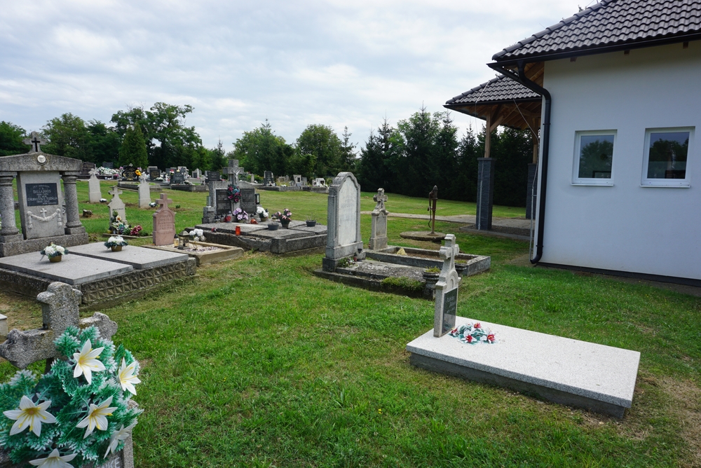 The grave of interned Sgt. Andrzej Paruch in the local cemetery