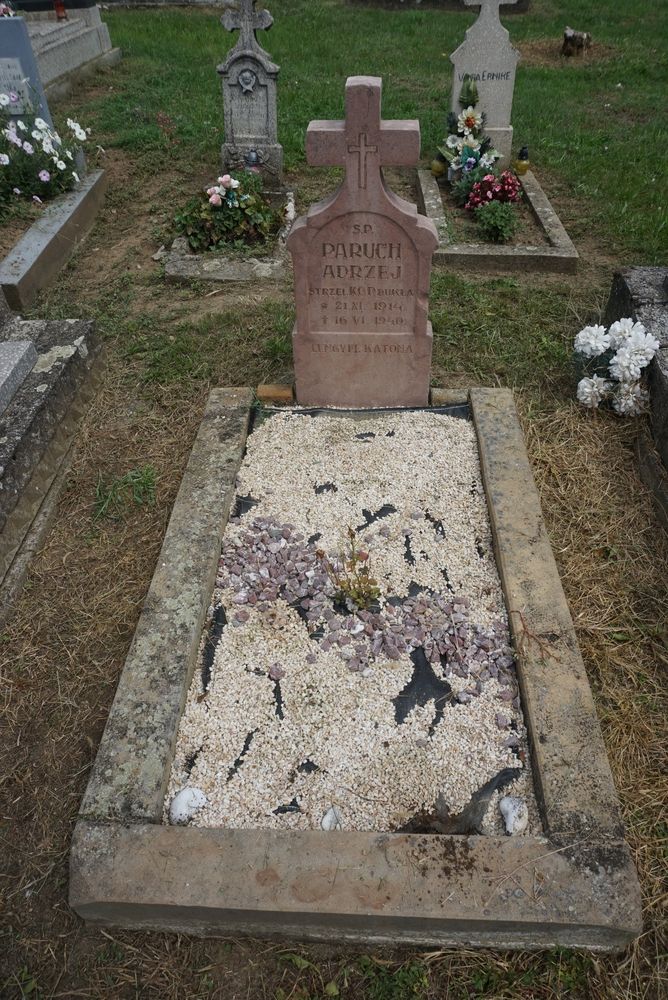 The grave of interned Sgt. Andrzej Paruch in the local cemetery