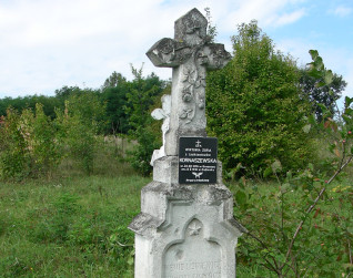 Nagrobek Wiktorii Zofii Kornaszewskiej i Henryka Lisikiewicza, cmentarz w Dubiance, stan z 2007 r.