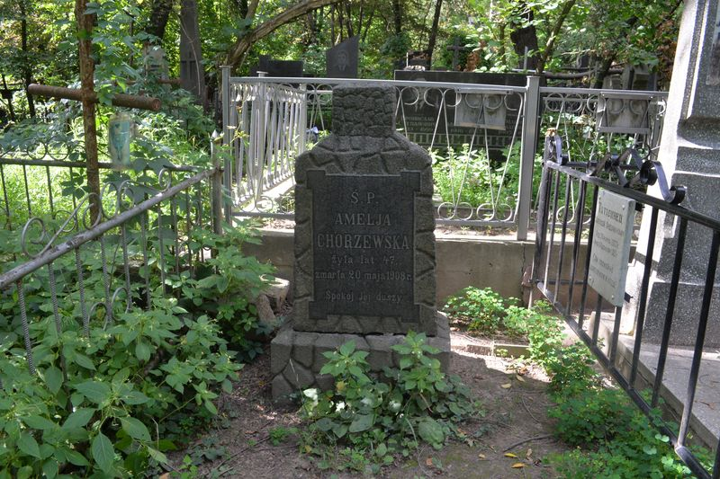 Tombstone of Amelia Chorzewska, Baykova cemetery in Kiev, as of 2021.