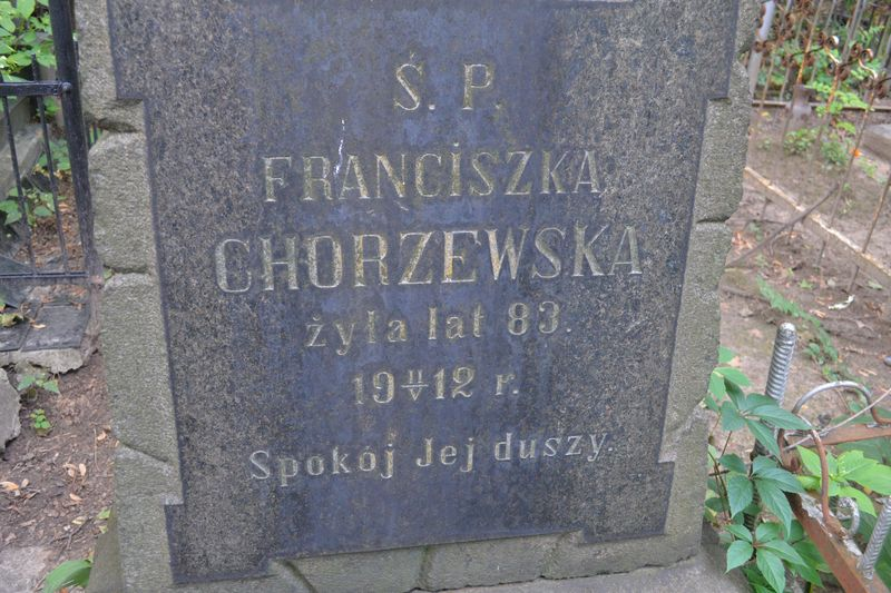Fragment nagrobka Franciszki Chorzewskiej, cmentarz Bajkowa w Kijowie, stan z 2021.