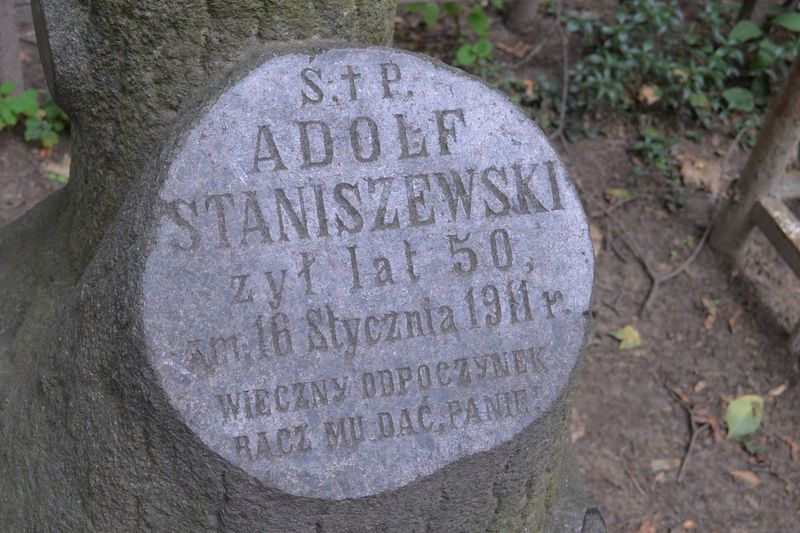 Fragment nagrobka Adolfa Staniszewskiego, cmentarz Bajkowa w Kijowie, stan z 2021