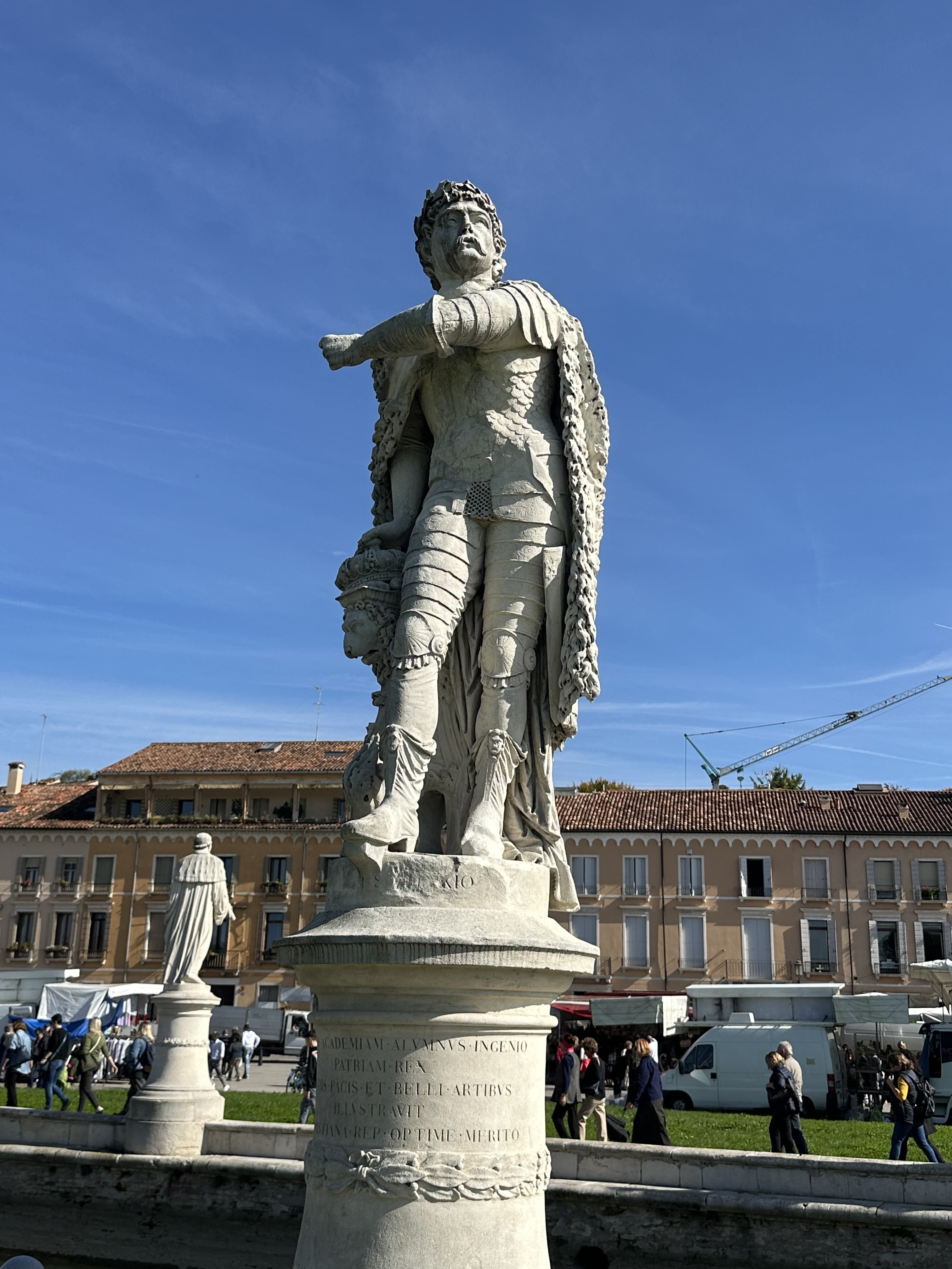 Fotografia przedstawiająca Pomniki Jana III Sobieskiego i inne upamiętnienia