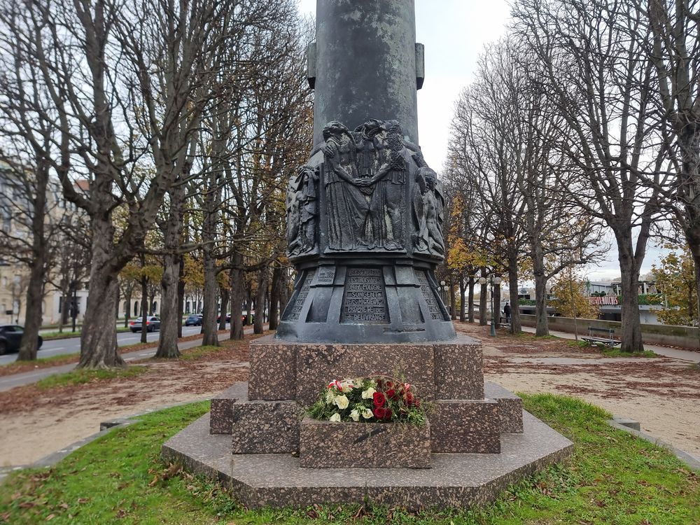 Photo montrant Monument to Adam Mickiewicz in Paris