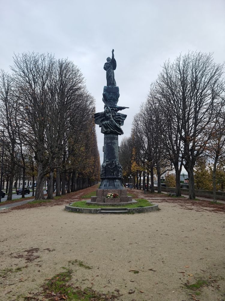 Photo montrant Monument to Adam Mickiewicz in Paris