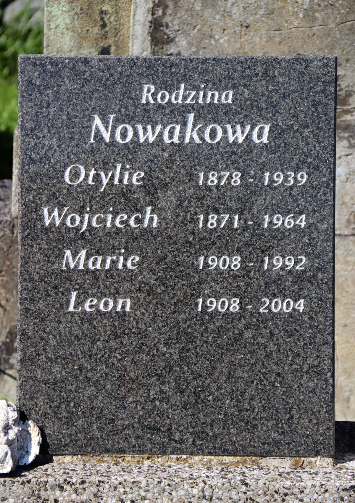 Inskrypcja z nagrobka rodziny Nowaków, cmentarz w Karwinie