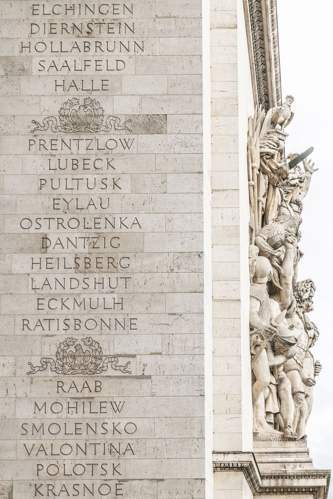 Fotografia przedstawiająca Commemoration of Polish cities and commanders on the Arc de Triomphe in Paris