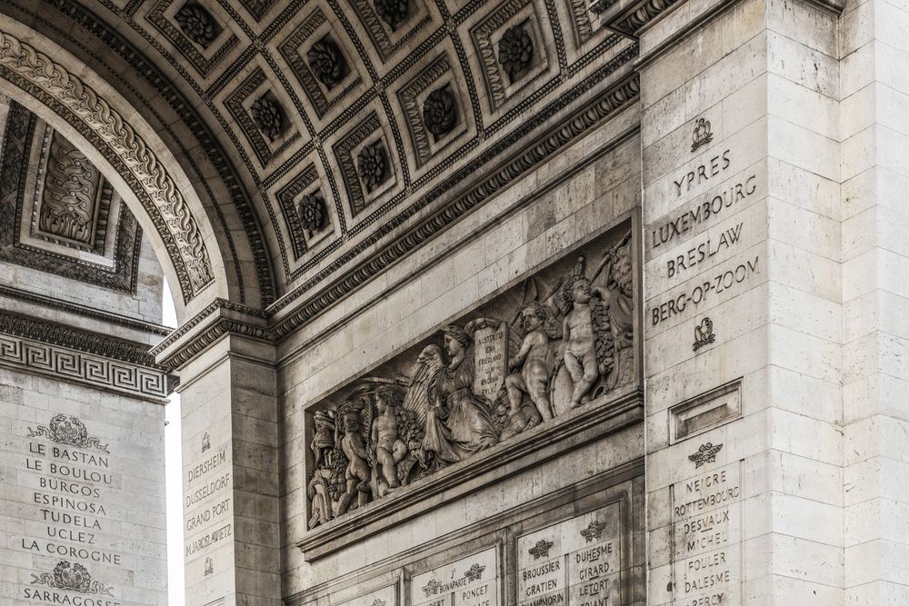 Fotografia przedstawiająca Commemoration of Polish cities and commanders on the Arc de Triomphe in Paris