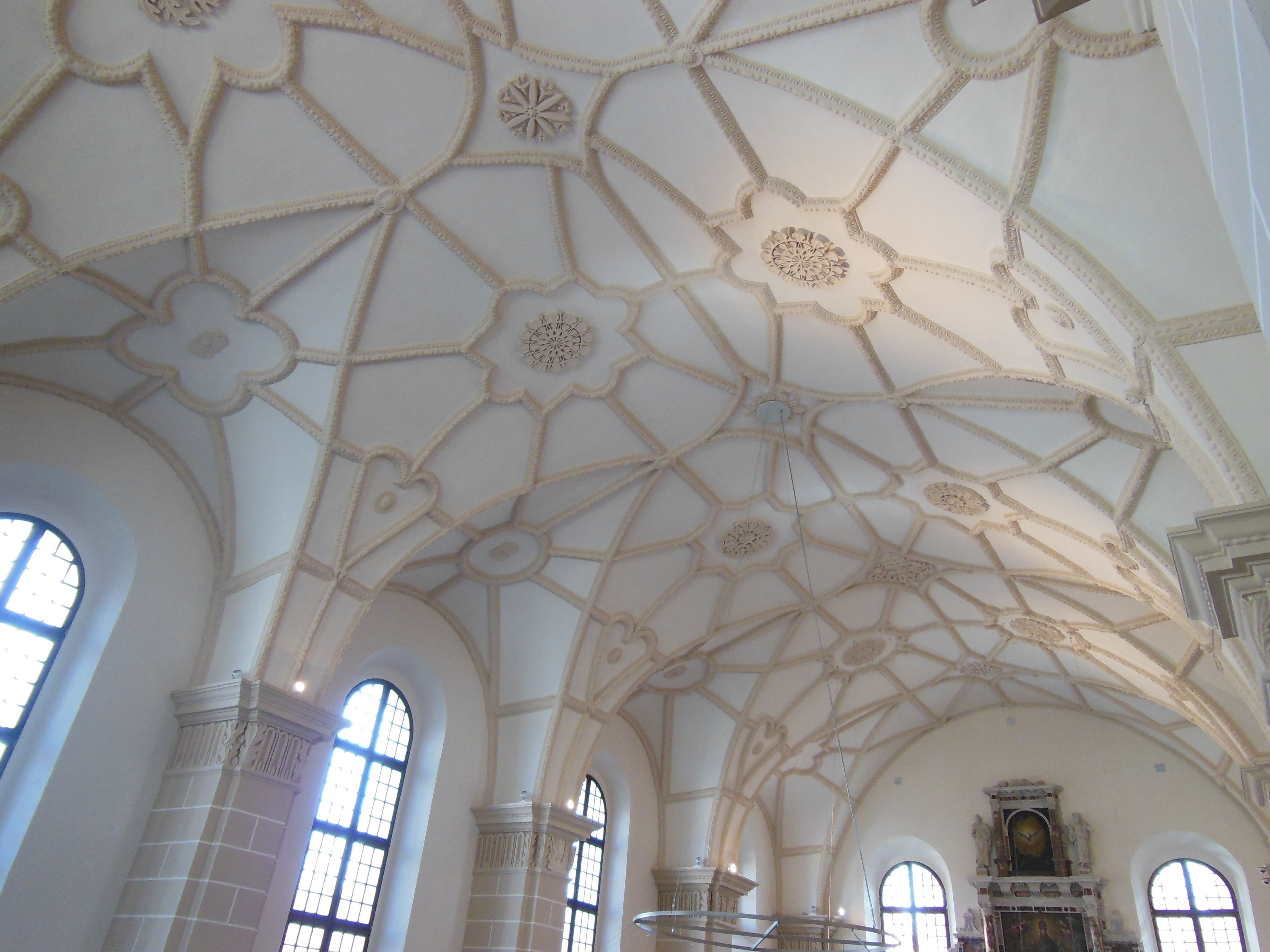 Wnętrze kościoła bernardynek pw. Michała Archanioła w Wilnie