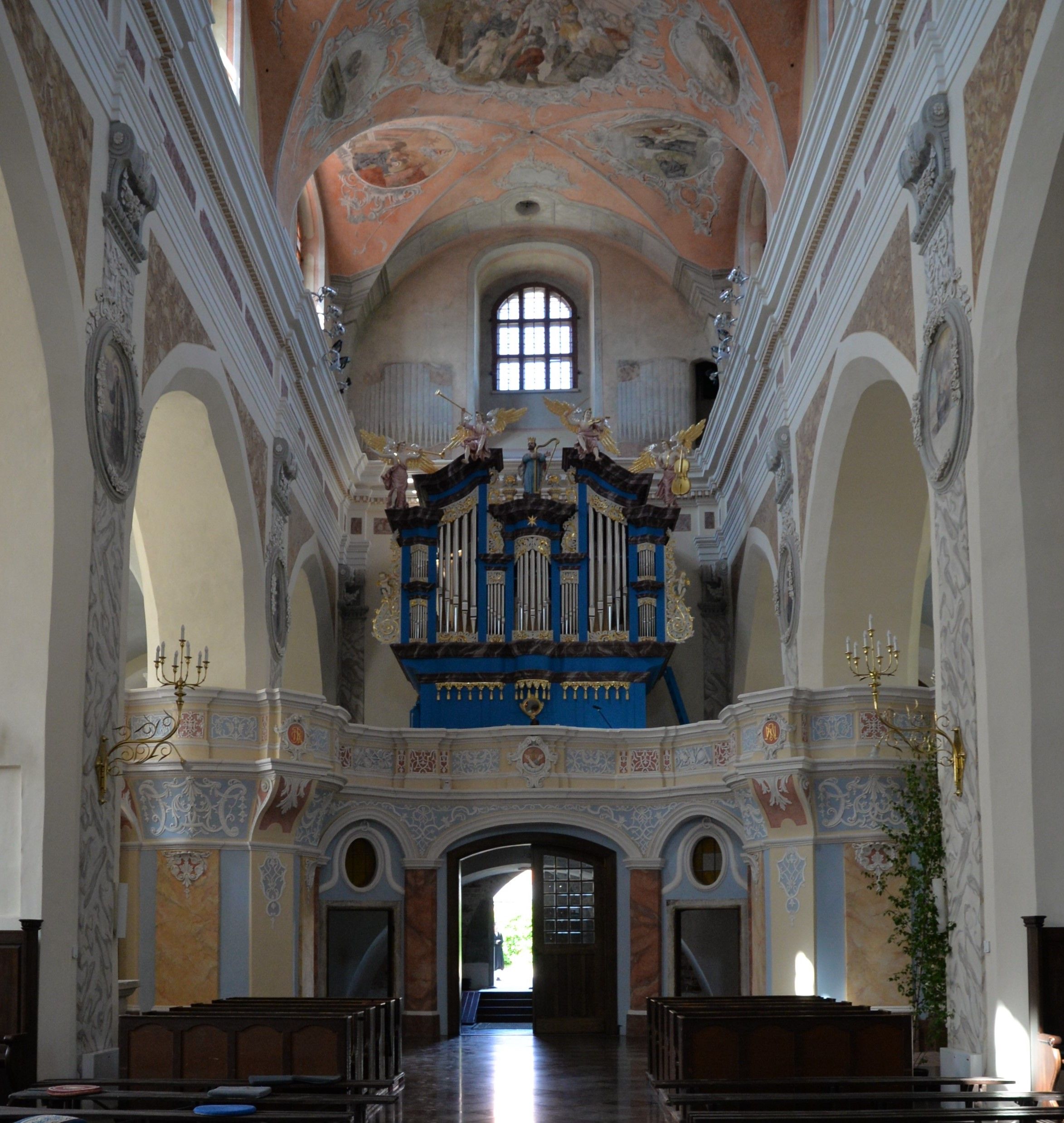Wnętrze kościoła franciszkanów pw. Najświętszej Maryi Panny w Wilnie