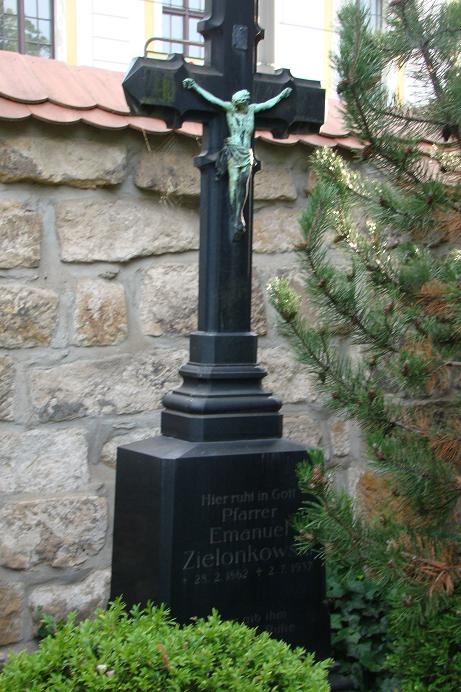 Tombstone of Emanuel Zielonkowski in the old Catholic cemetery in Dresden