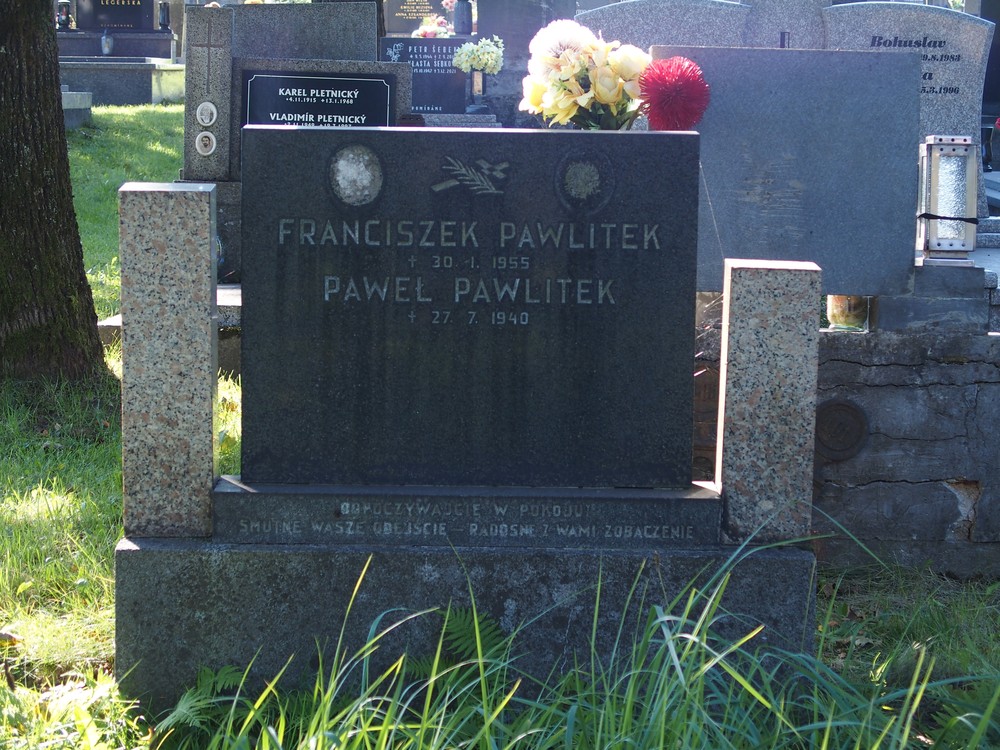 Fotografia przedstawiająca Tombstone of Francis and Paul Pawlitek