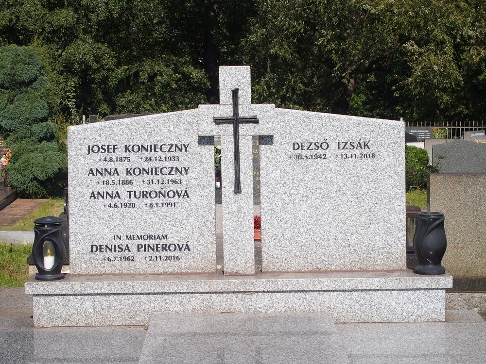 Photo montrant Tombstone of the Konieczny family