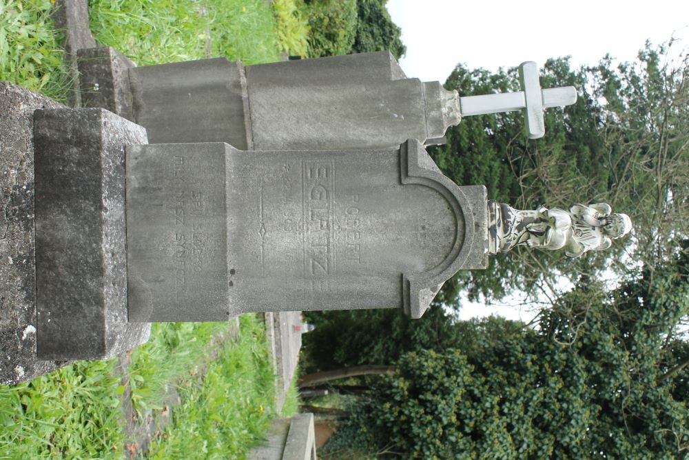 Tombstone of Robert Eglatze