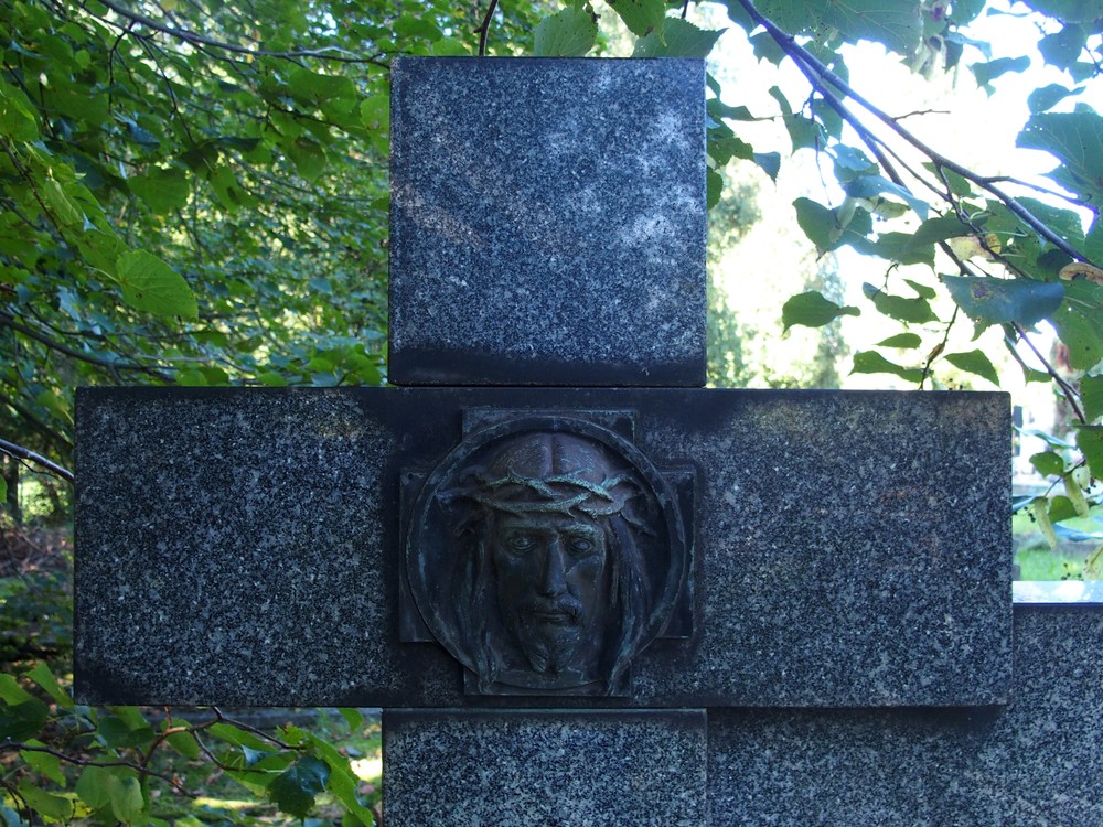 Photo showing Tombstone of the Wallach family