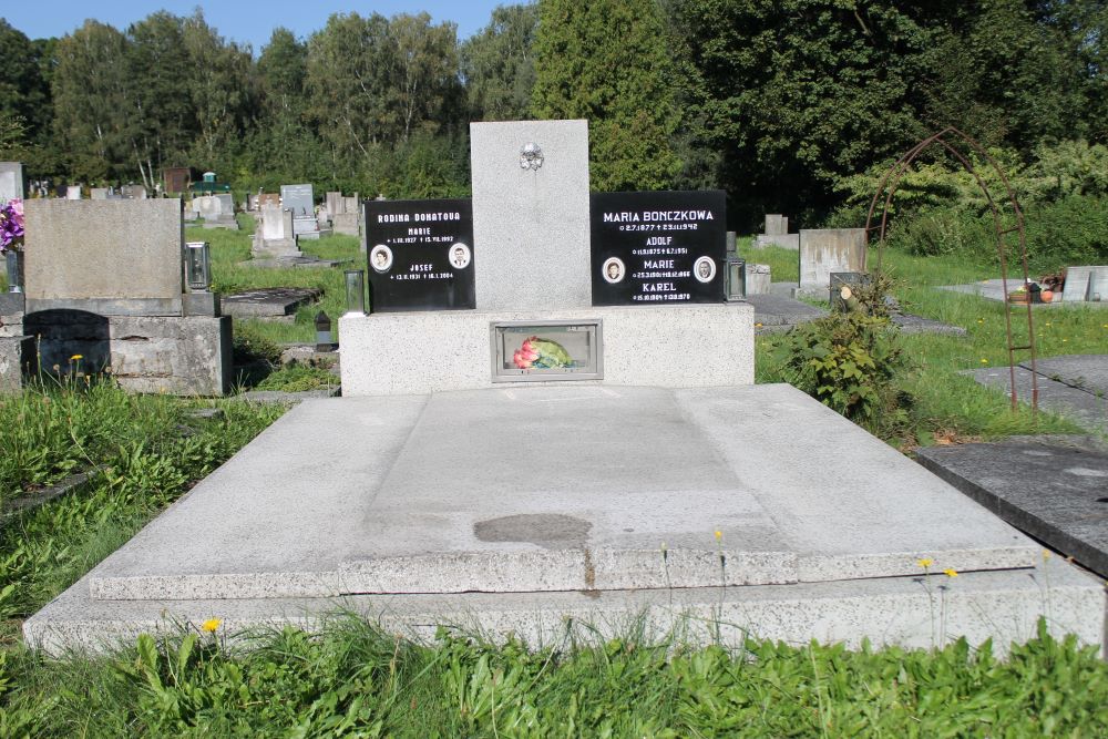 Tombstone of the Donatov and Bonczek families