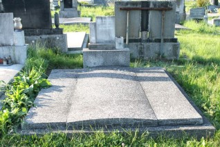 Nagrobek Jana i Agnieszki Chylińskich