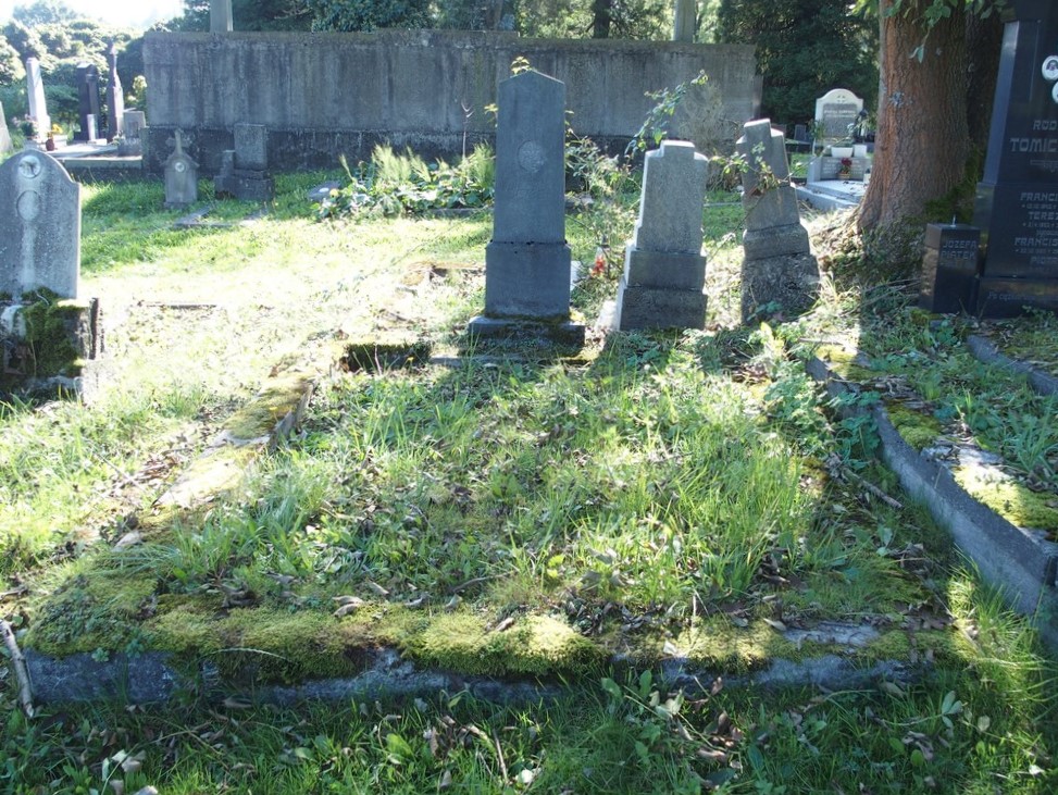 Nagrobek Marii Demel i Augusta Demela, cmentarz w Karwinie (dzielnica Doły)