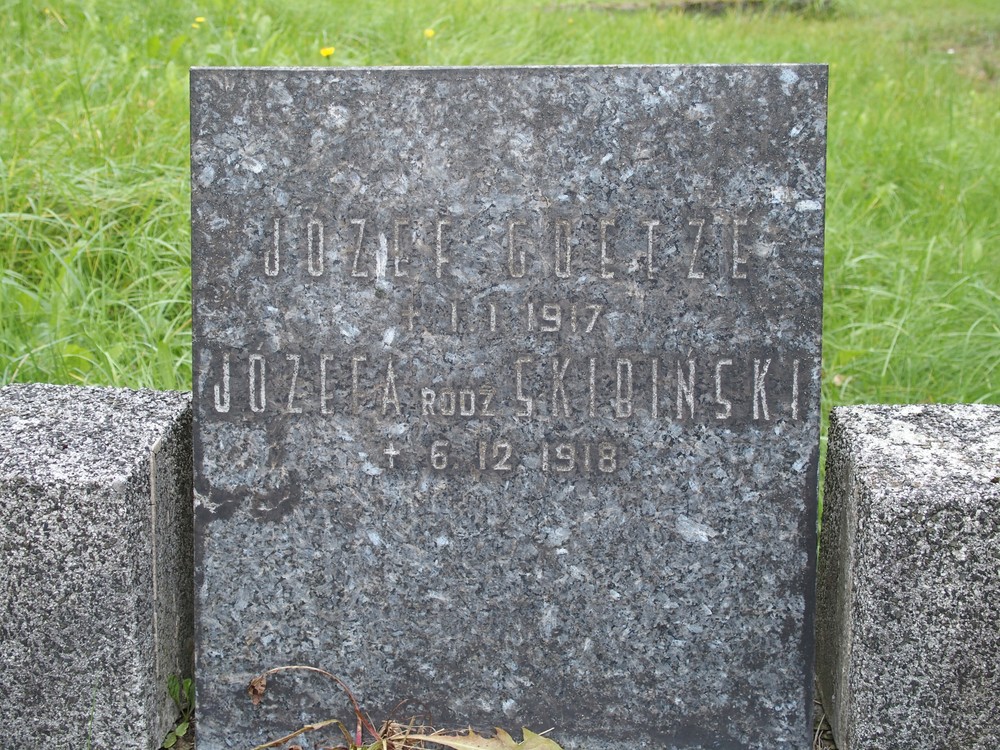 Inskrypcja nagrobka Józefy Goetze i Józefa Goetze, cmentarz w Karwinie (dzielnica Doły)