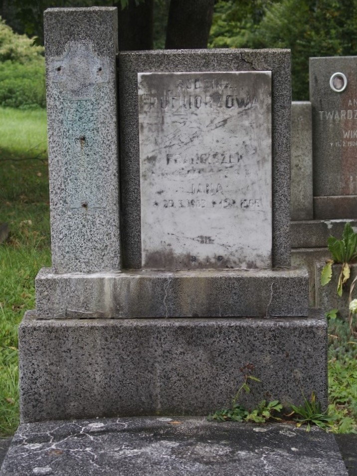 Fragment of a tombstone of the Putniorzov family, Karviná cemetery (Doły district)