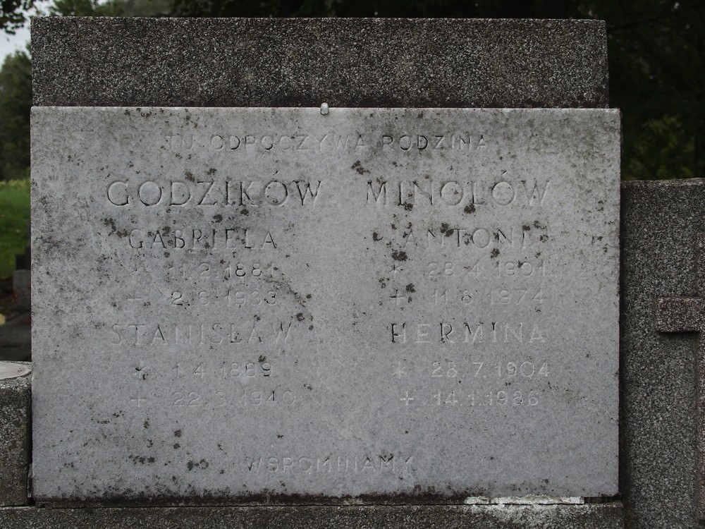 Gravestone inscription of the Godzik and Minol family, Karviná cemetery (Doły district)