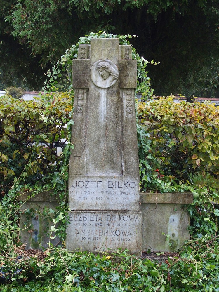 Photo montrant Tombstone of Anna, Elisabeth and Josef Bilko