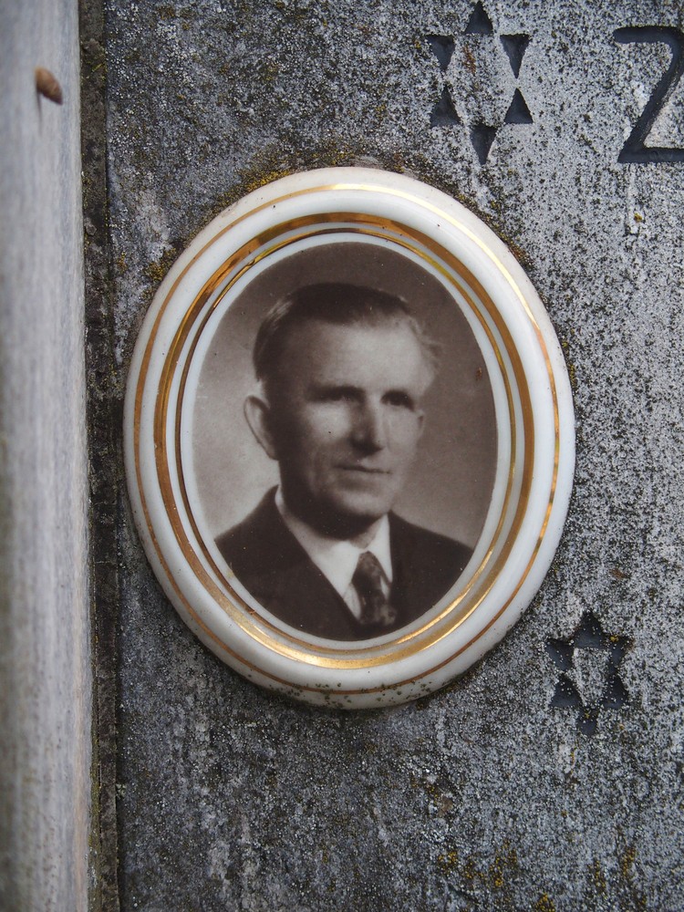 Fotografia przedstawiająca Nagrobek rodzin Spandel i Zubek