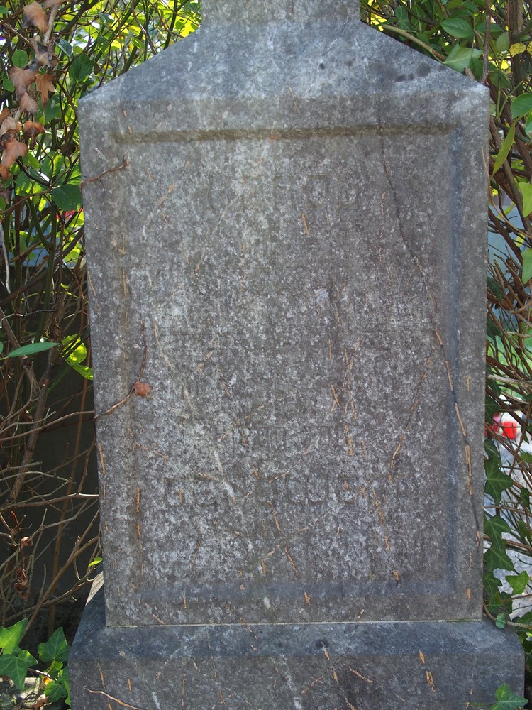 Inskrypcja nagrobka rodziny Kupczoków i Charwotów, cmentarz w Karwinie (dzielnica Doły)