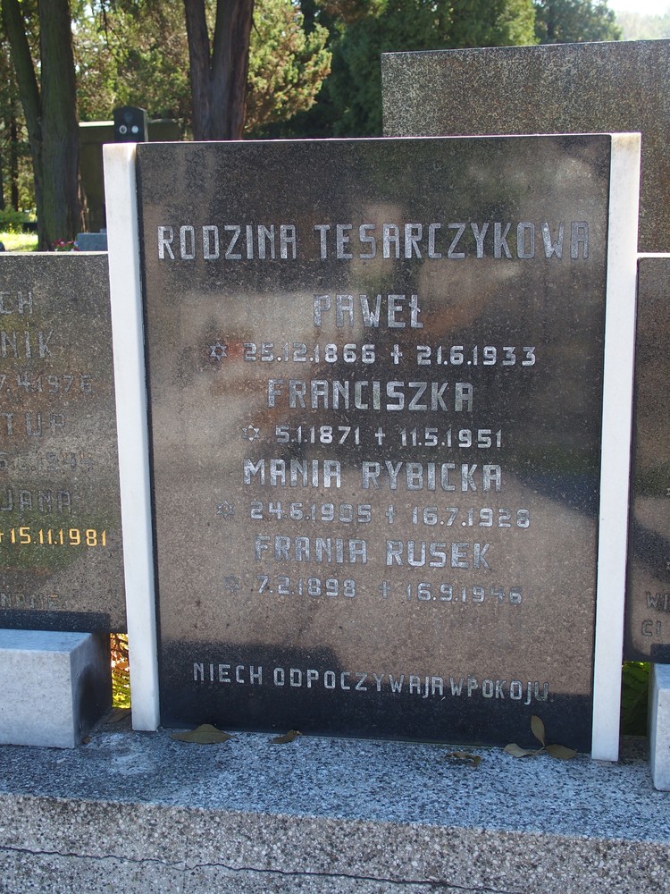 Gravestone inscription of the Polednik, Rybický, Ruska, Tesarczyk families, Karviná cemetery (Doły district)