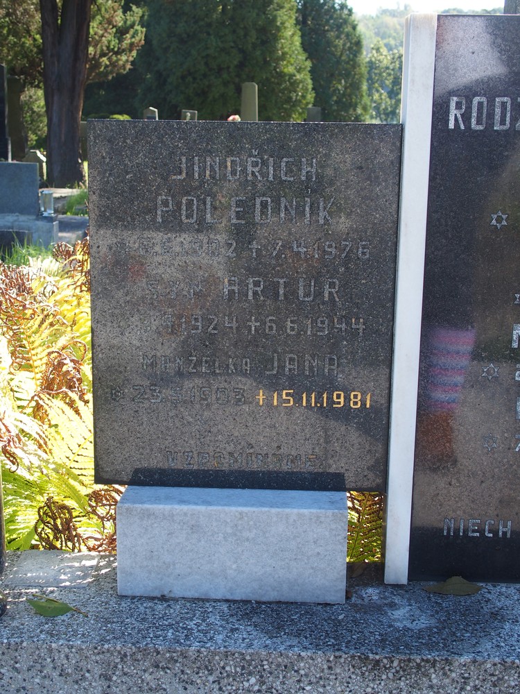Gravestone inscription of the Polednik, Rybický, Ruska, Tesarczyk families, Karviná cemetery (Doły district)