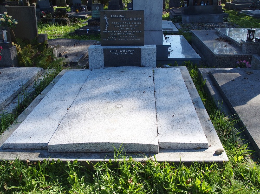 Tombstone of the Filusia, Rutkowicz and Shusiak families, Karviná cemetery (Doły district)