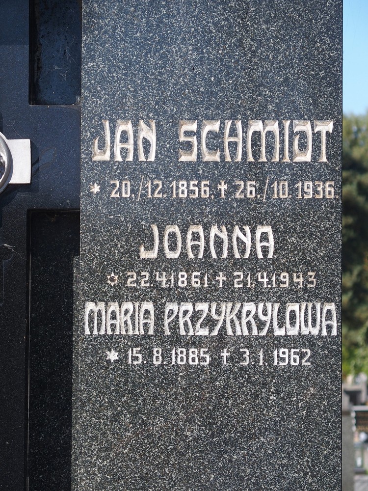 Gravestone inscription of the Olszak, Przykrylow, Schmidt families, Karviná cemetery (Doły district)