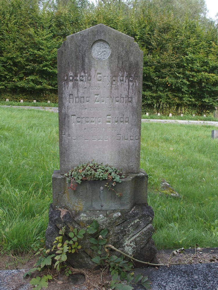 Photo montrant Tombstone of Terezia and Franciszek Siuda, Anna Zorychta and Józef Grygierek