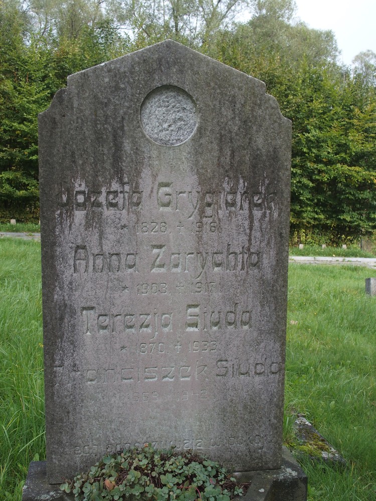 Fotografia przedstawiająca Tombstone of Terezia and Franciszek Siuda, Anna Zorychta and Józef Grygierek