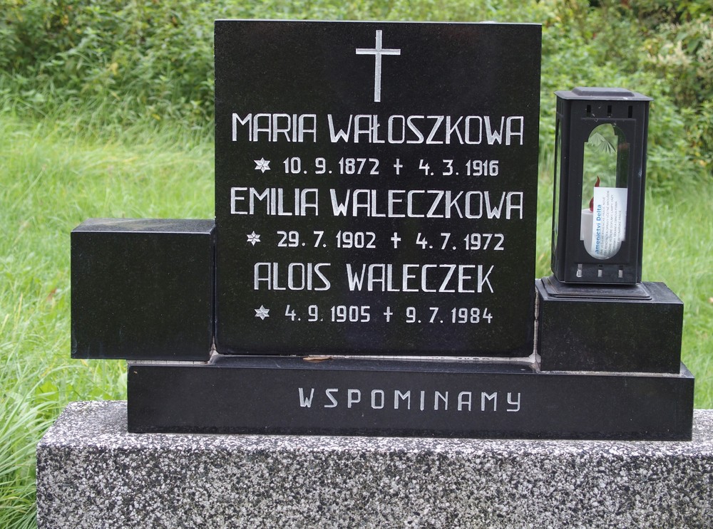 Fotografia przedstawiająca Tombstone of Alois, Emilia and Maria Waleczek